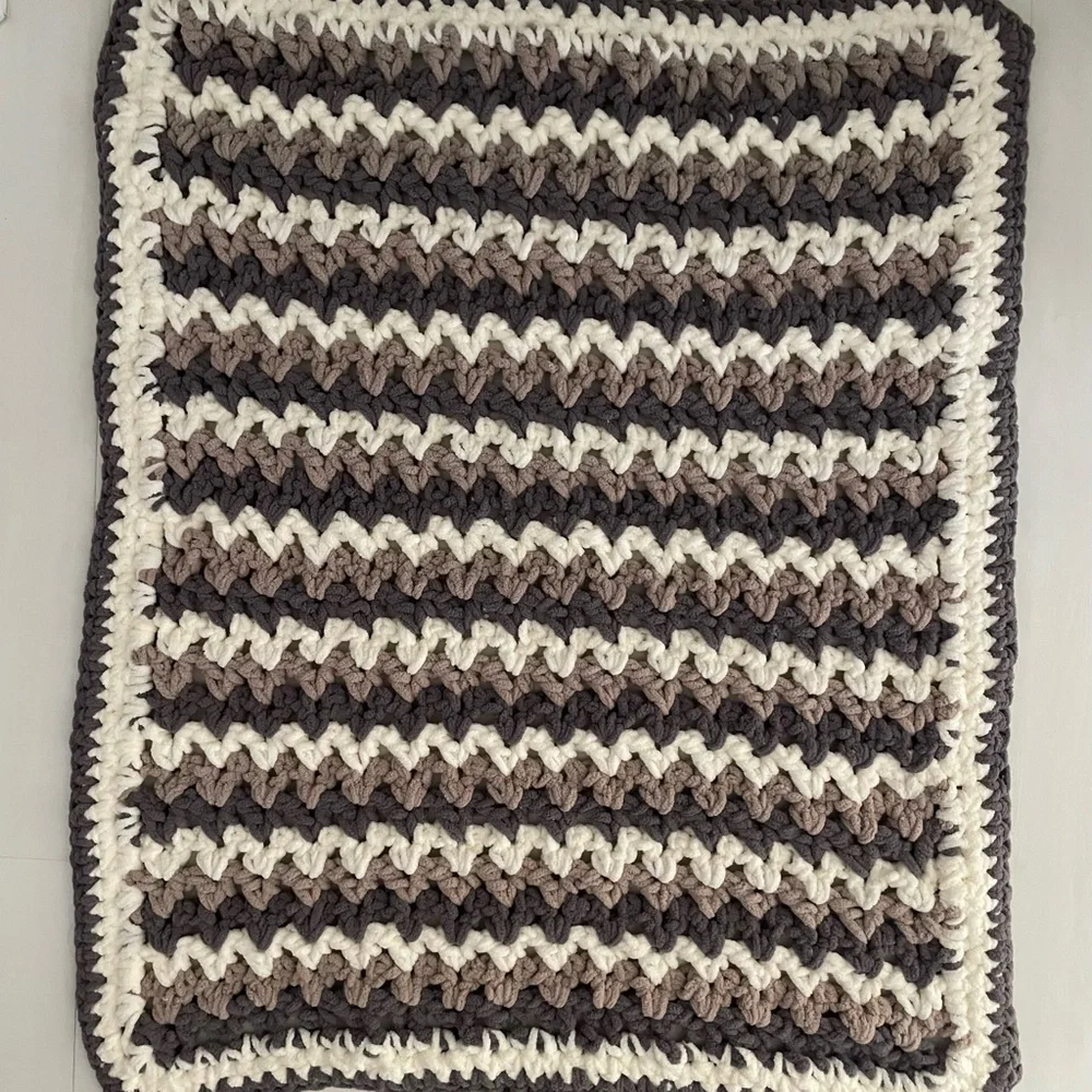 NEW Handmade Crochet Blanket Baby Pet Soft Cuddly Gray Cream Neutral, 30” x 25”